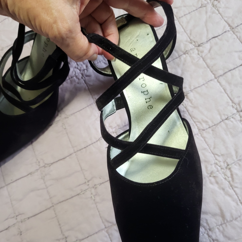 Apostrophe Black Strappy Heels Size 7 Vintage